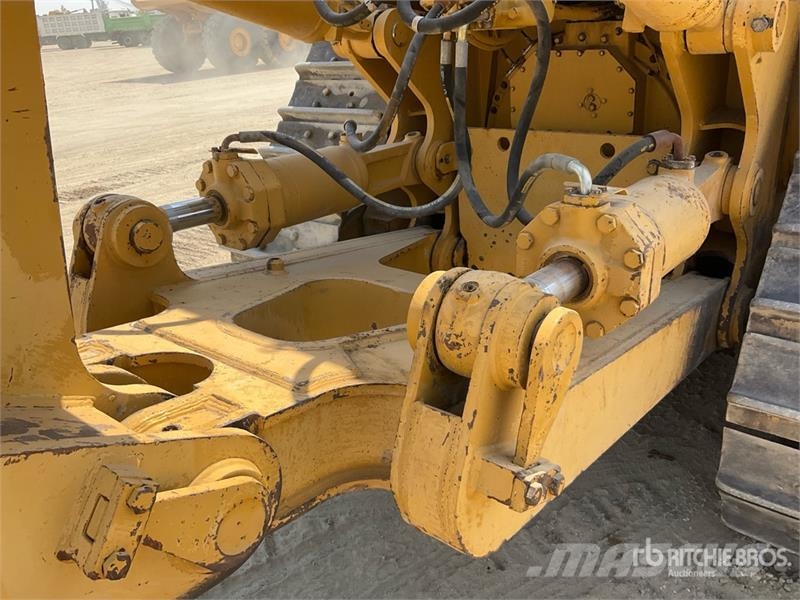 CAT D8R Buldožeri gusjeničari