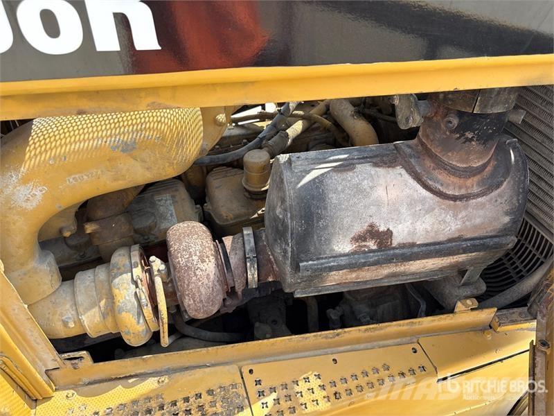 CAT D8R بلدوزرات مجنزرة