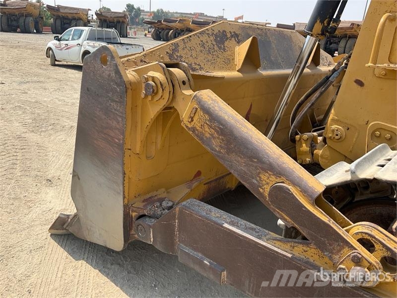 CAT D8R Buldožeri gusjeničari