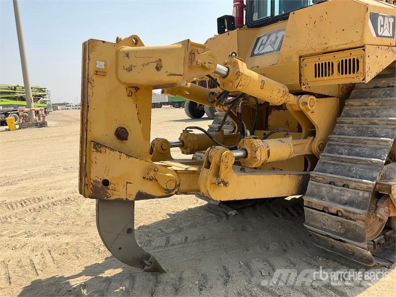 CAT D8R Buldožeri gusjeničari