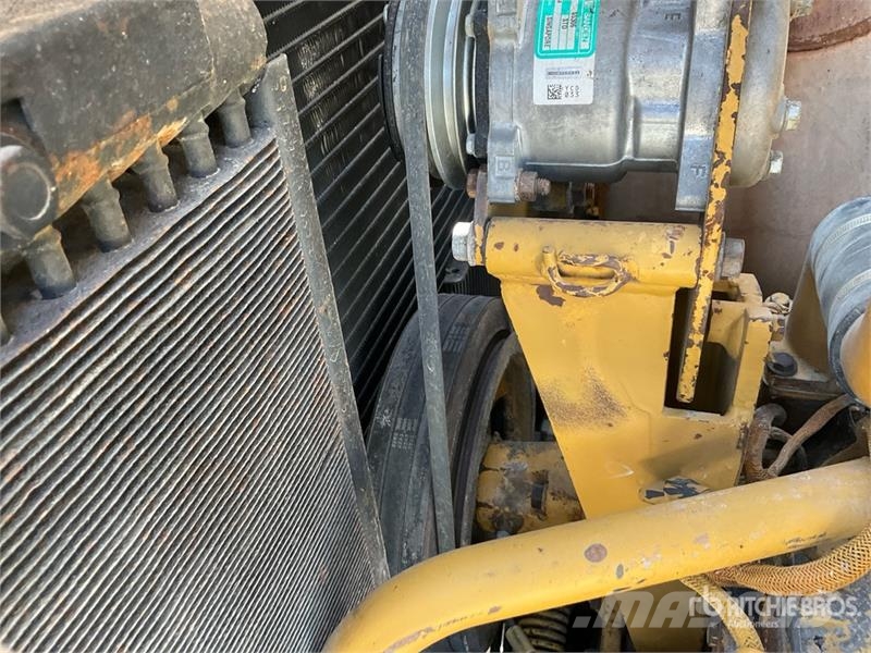 CAT D8R Buldožeri gusjeničari