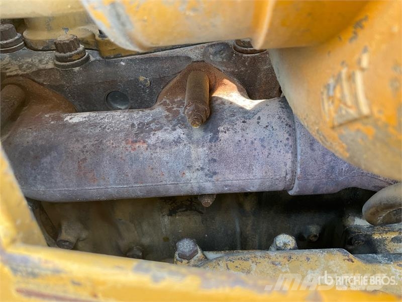 CAT D8R Buldožeri gusjeničari