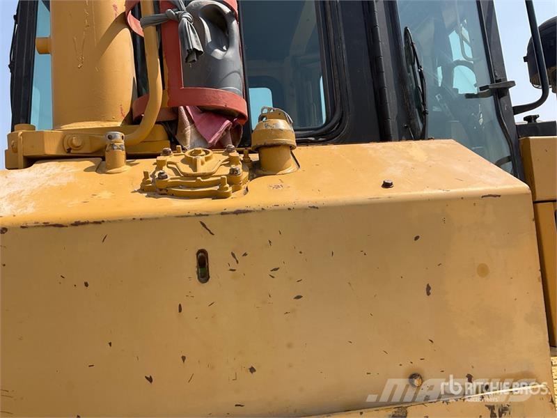 CAT D8R Buldožeri gusjeničari