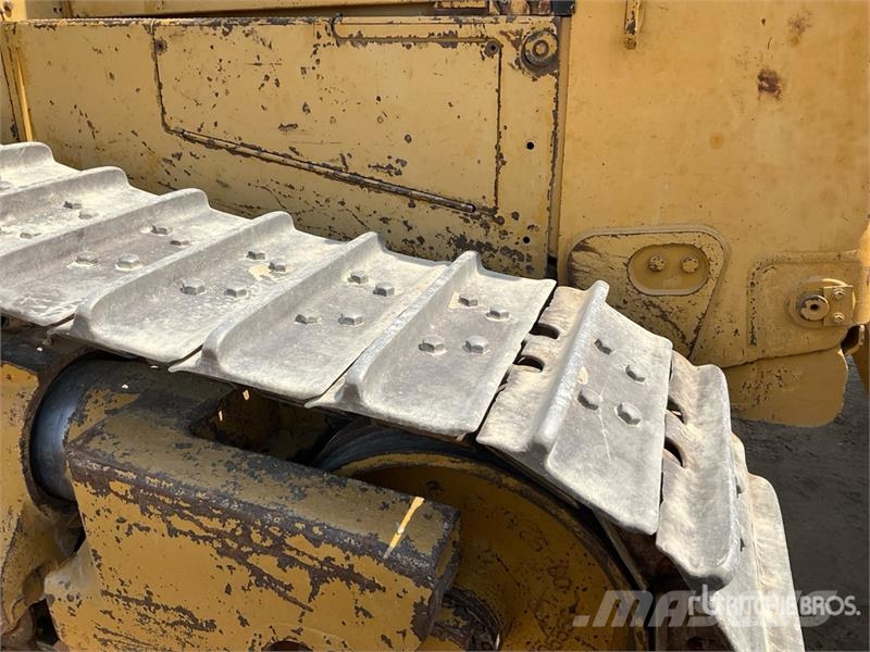 CAT D8R Buldožeri gusjeničari