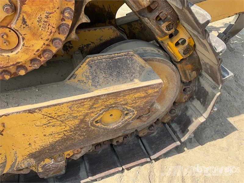 CAT D8R Buldožeri gusjeničari