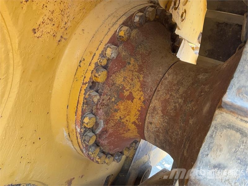 CAT D8R Buldožeri gusjeničari