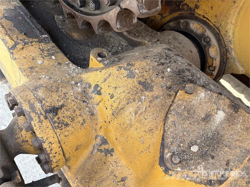 CAT D8R بلدوزرات مجنزرة
