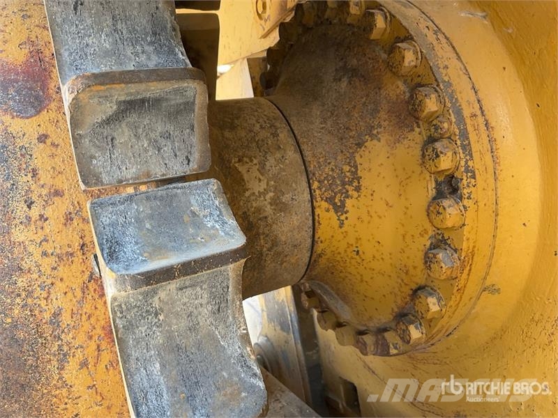 CAT D8R Buldožeri gusjeničari