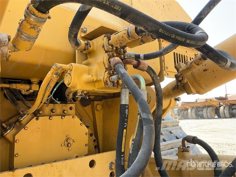 CAT D8R Buldožeri gusjeničari
