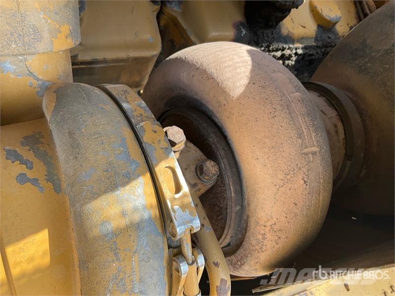 CAT D8R Buldožeri gusjeničari