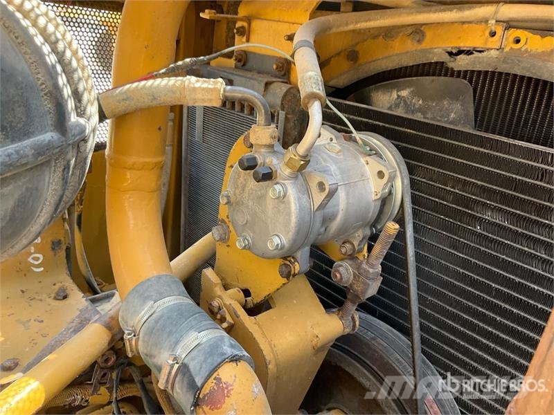 CAT D8R Buldožeri gusjeničari