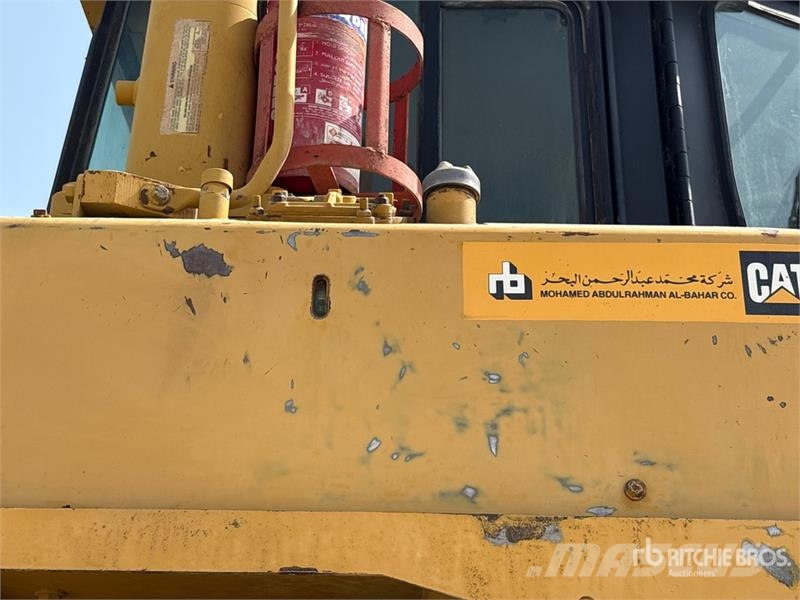 CAT D8R Crawler dozers