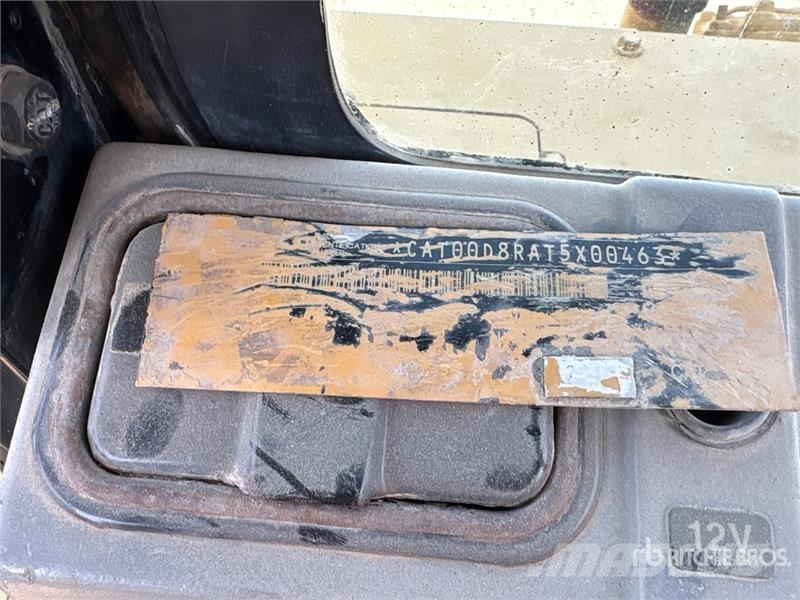 CAT D8R بلدوزرات مجنزرة
