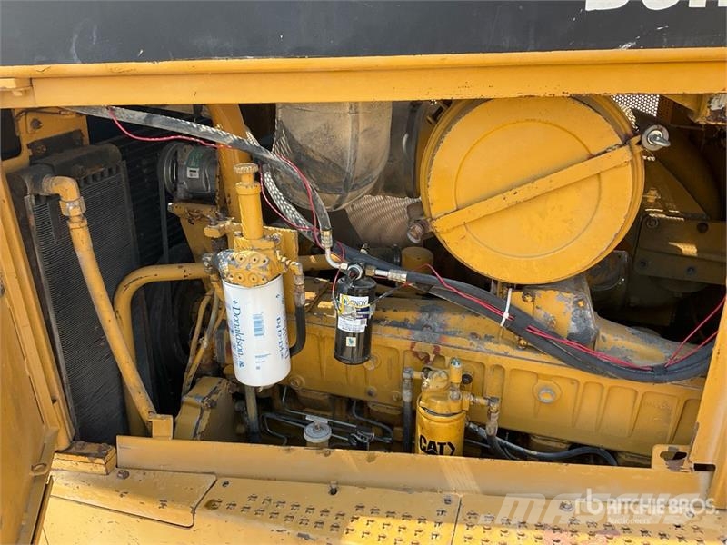 CAT D8R Buldožeri gusjeničari