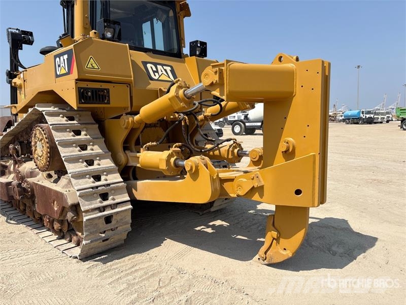 CAT D8R بلدوزرات مجنزرة