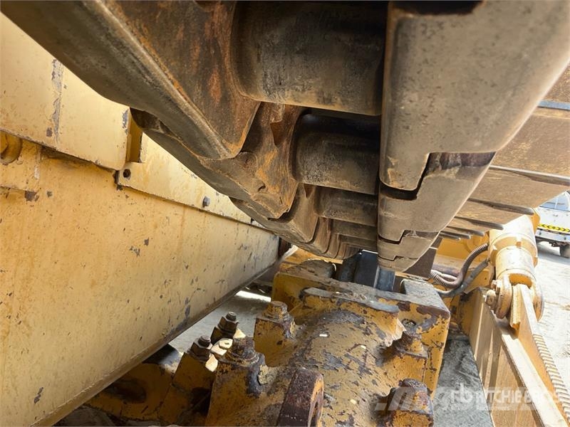 CAT D8R Buldožeri gusjeničari