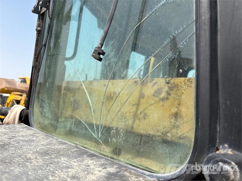 CAT D8R بلدوزرات مجنزرة