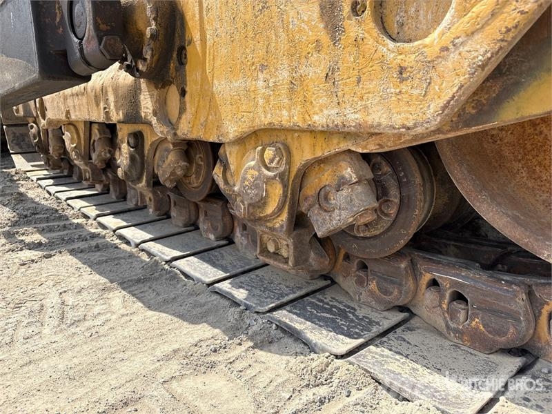 CAT D8R بلدوزرات مجنزرة