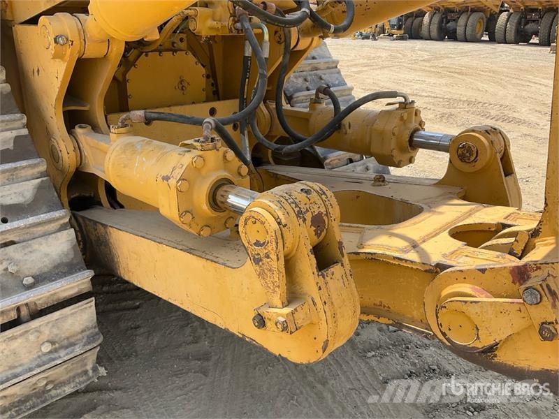 CAT D8R Buldožeri gusjeničari