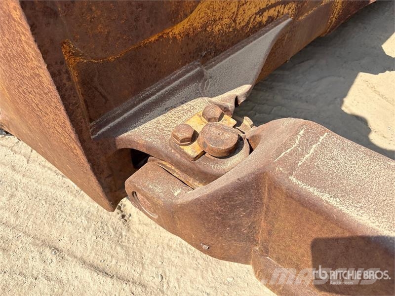 CAT D8R بلدوزرات مجنزرة