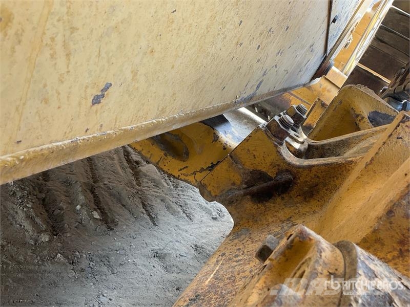 CAT D8R Buldožeri gusjeničari