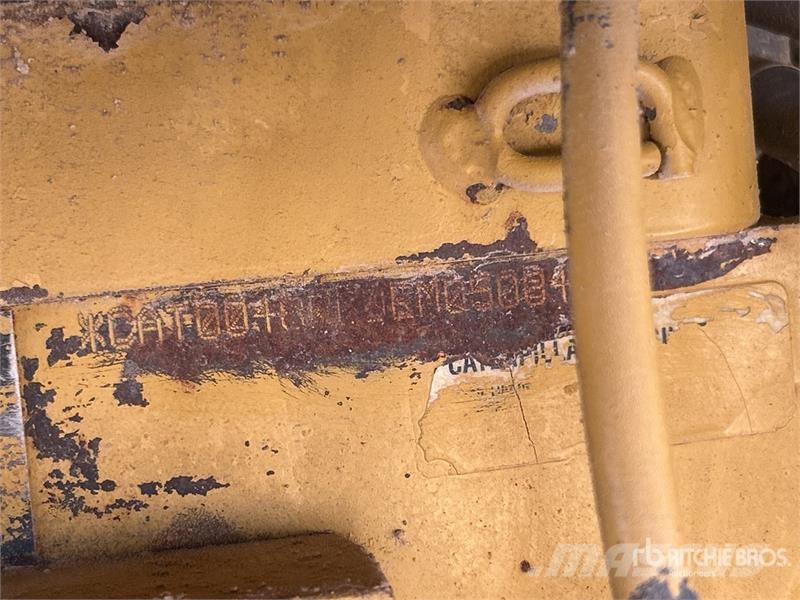 CAT D8R Buldožeri gusjeničari