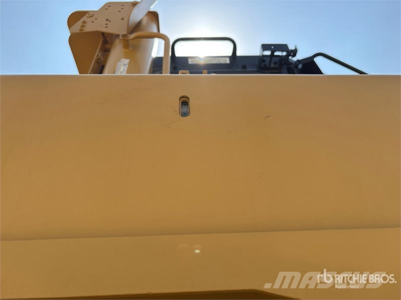 CAT D8R بلدوزرات مجنزرة