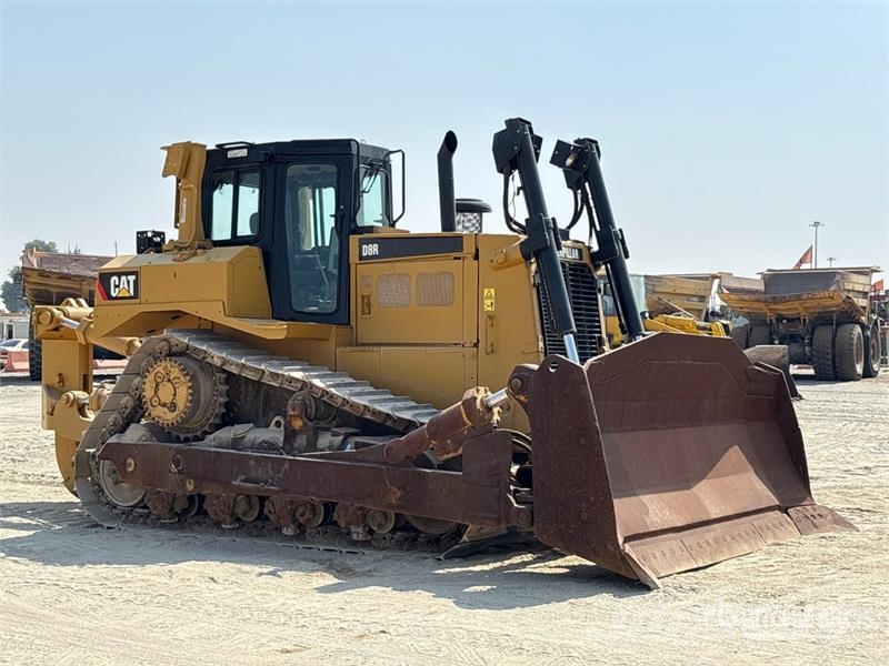 CAT D8R بلدوزرات مجنزرة