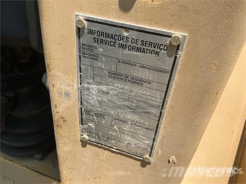 CAT D8R Buldožeri gusjeničari