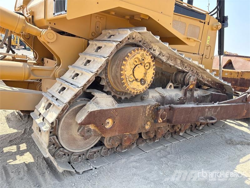 CAT D8R بلدوزرات مجنزرة