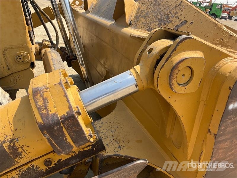 CAT D8R Buldožeri gusjeničari