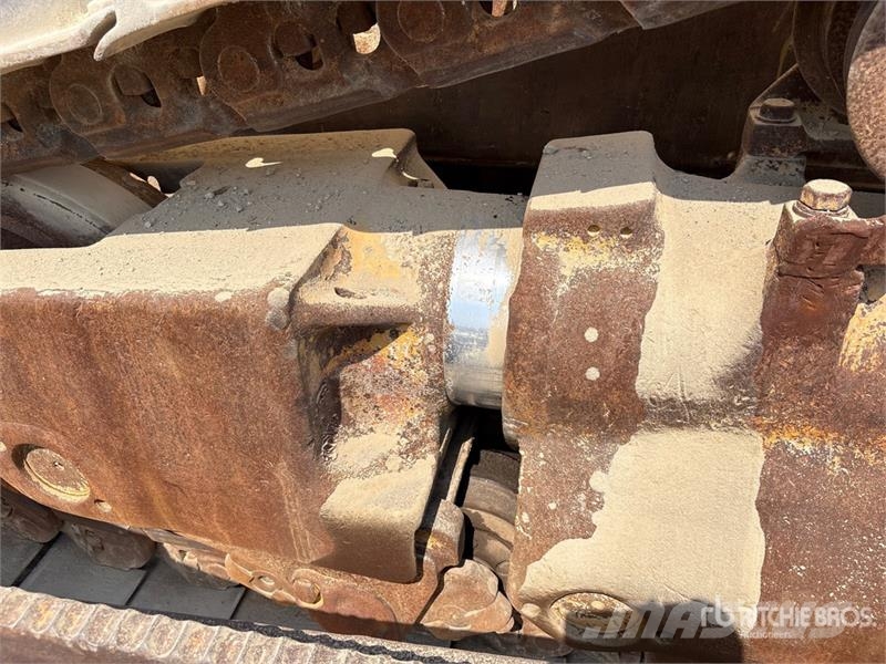CAT D8R بلدوزرات مجنزرة