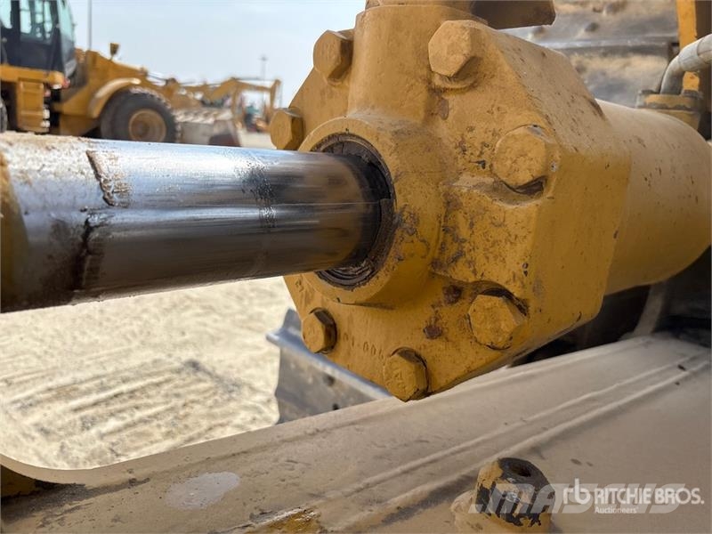 CAT D8R Crawler dozers
