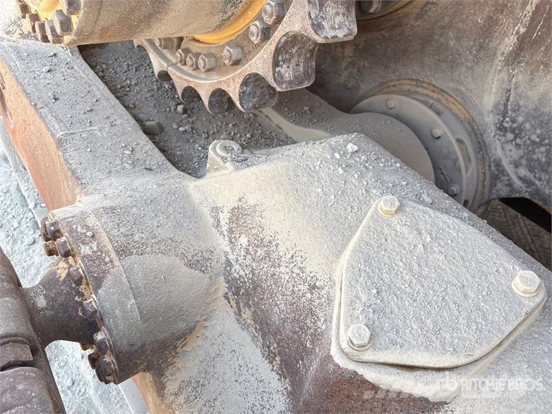 CAT D8R بلدوزرات مجنزرة
