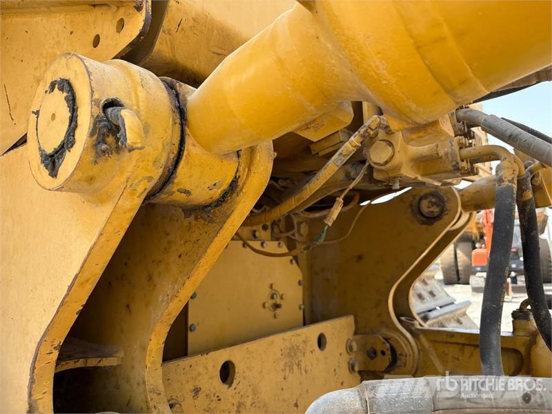 CAT D8R Crawler dozers