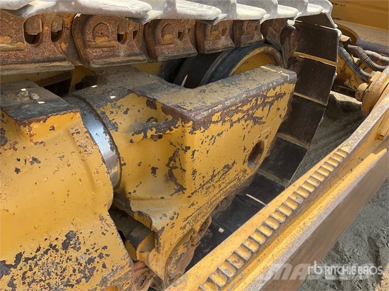 CAT D8R Buldožeri gusjeničari