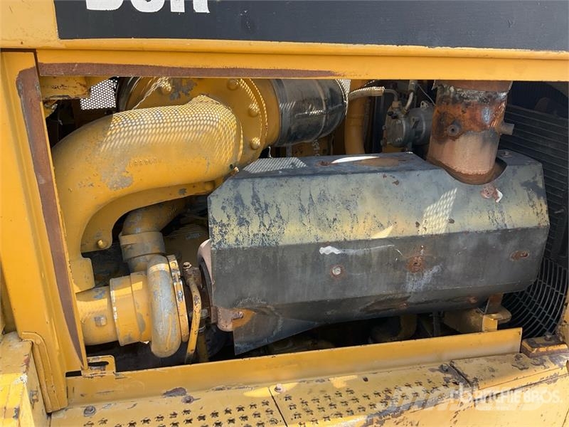 CAT D8R Buldožeri gusjeničari