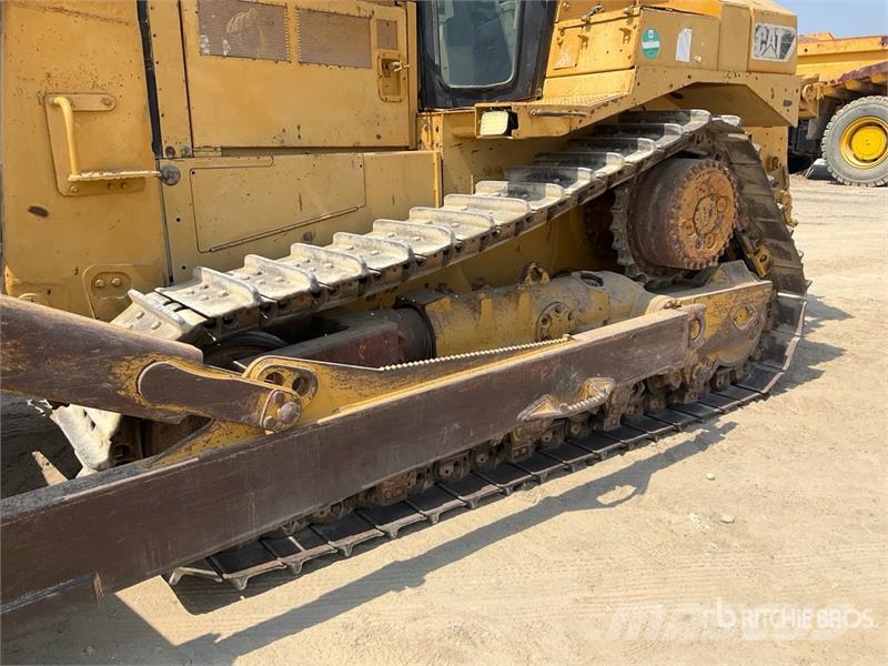 CAT D8R Buldožeri gusjeničari