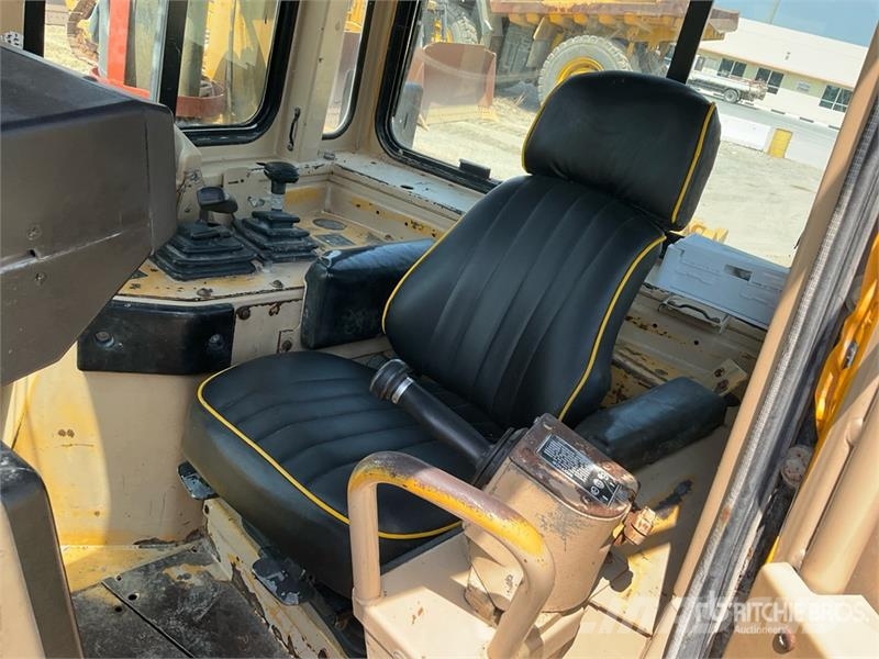 CAT D8R Buldožeri gusjeničari