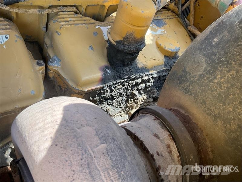 CAT D8R Buldožeri gusjeničari