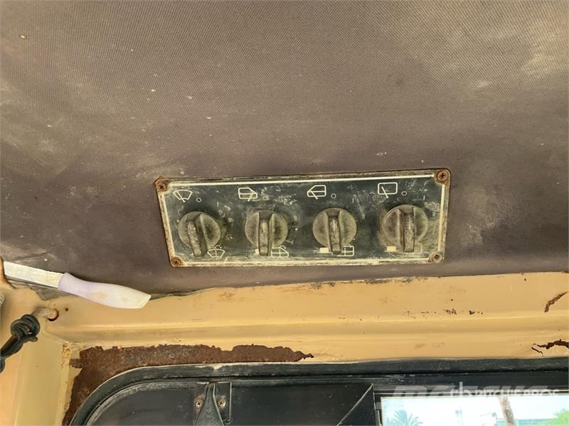 CAT D8R Buldožeri gusjeničari