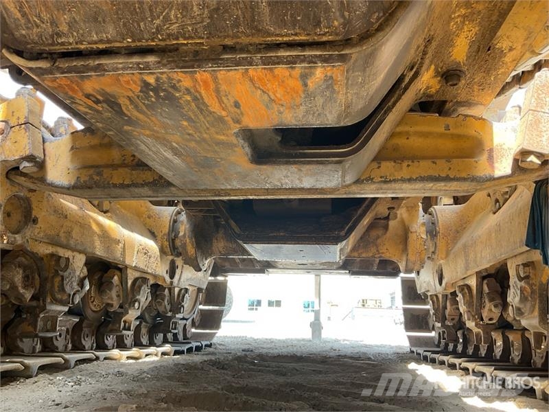 CAT D8R Buldožeri gusjeničari