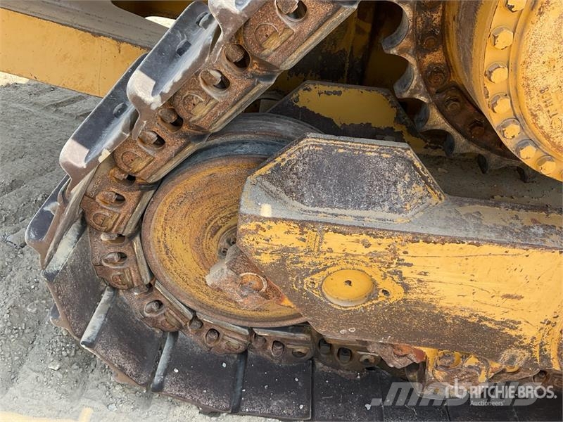 CAT D8R Buldožeri gusjeničari