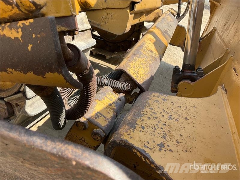 CAT D8R Buldožeri gusjeničari