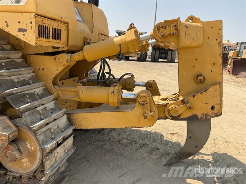 CAT D8R Buldožeri gusjeničari