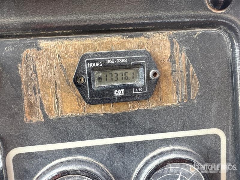 CAT D8R بلدوزرات مجنزرة