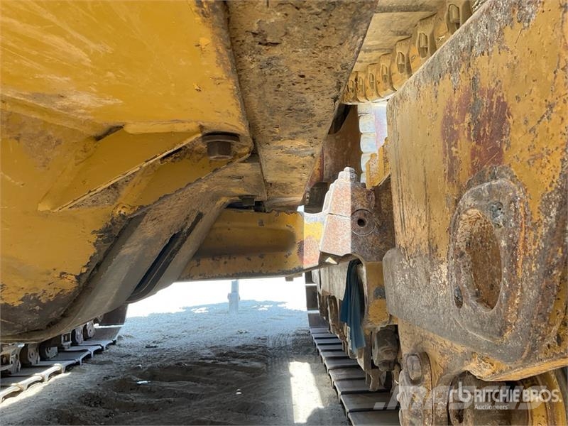 CAT D8R Buldožeri gusjeničari