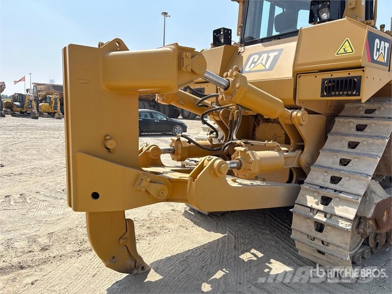 CAT D8R بلدوزرات مجنزرة