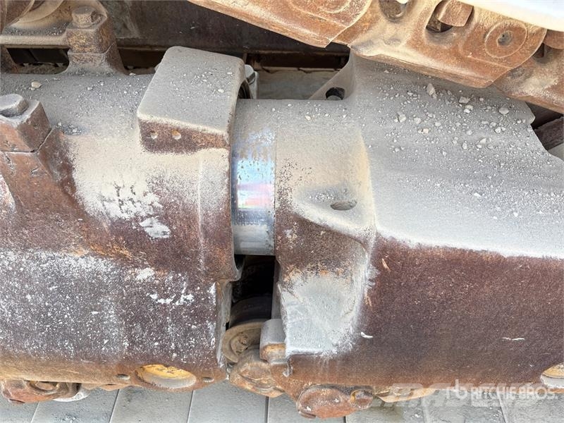 CAT D8R بلدوزرات مجنزرة