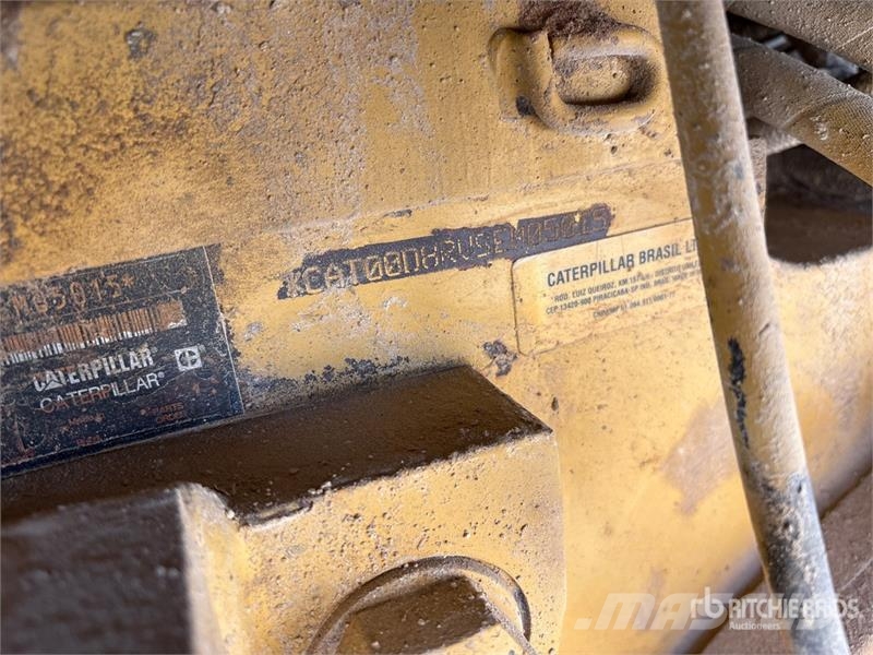 CAT D8R بلدوزرات مجنزرة